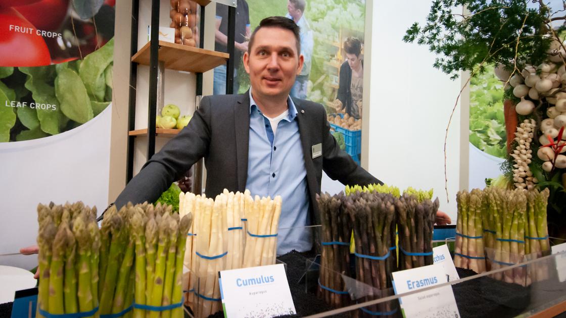 Maurice behind asparagus presentation